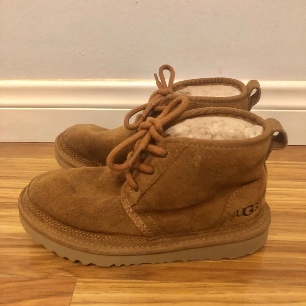 UGG Kids Neumal Chestnut Tan Brown Suede Lace-Up Shearling Boots size 1